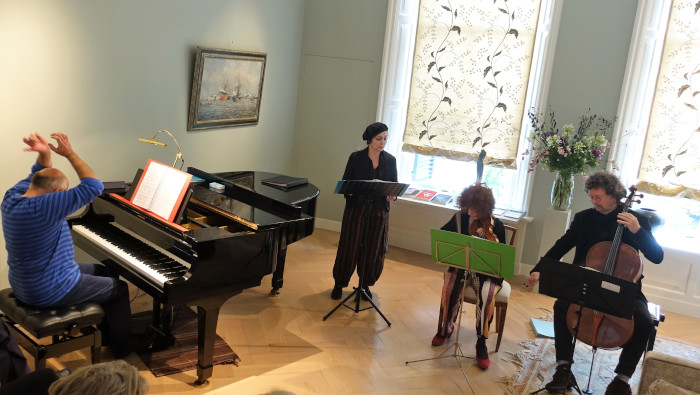 Shandiz giving a concert voor 'Stichting Elf' in Utrecht